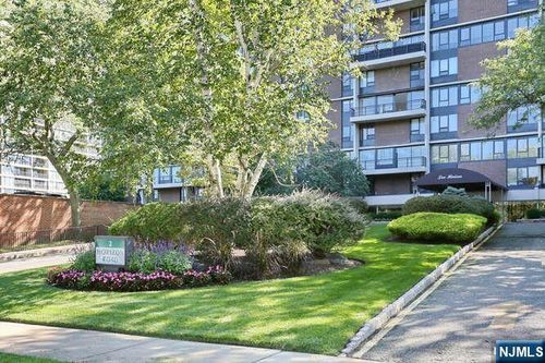 2 Horizon Rd, Fort Lee, NJ, 07024-6525 | Card Image