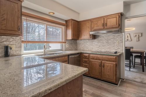 38005 Southfarm Ln, Northville, MI, 48167-9044 | Card Image