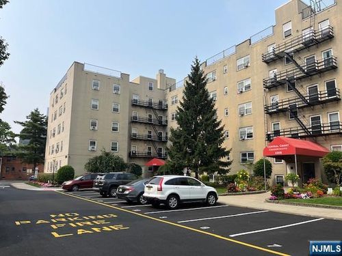 2195 Central Rd, Fort Lee, NJ, 07024 | Card Image