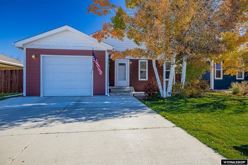 651 Bozeman Trl, Evansville, WY, 82636-9408 | Card Image