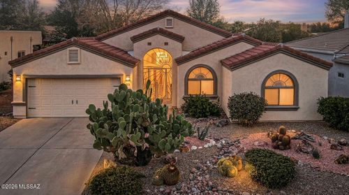 668 W Greenview Pl, Green Valley, AZ, 85614-6101 | Card Image
