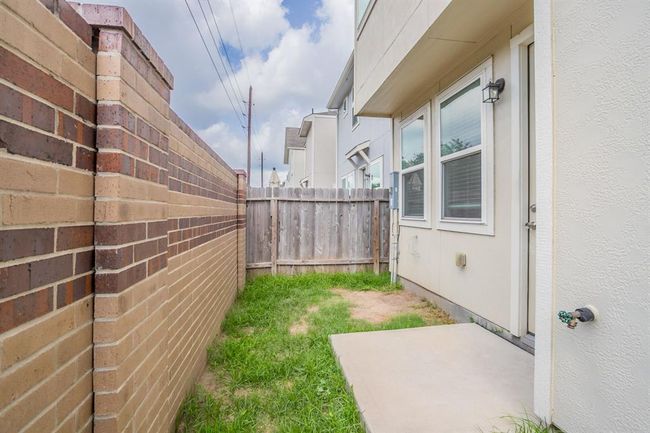 9917 Brickhouse Dr, House other with 3 bedrooms, 3 bathrooms and 2 parking in Houston TX | Image 40