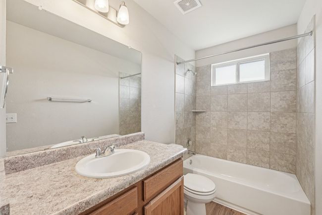 Guest Full Bathroom | Image 18