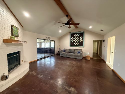 517 E Locust St, Nocona, TX, 76255-1706 | Card Image