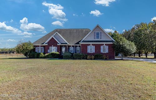 301 Edgebrook Dr, Pikeville, NC, 27863-9546 | Card Image