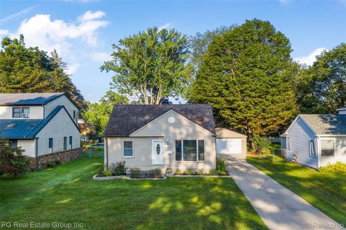 45447 Platt St, Utica, MI, 48317-5668 | Card Image