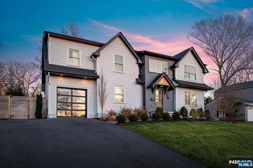395 Colonial Blvd, Twp Washingtn, NJ, 07676-4908 | Card Image
