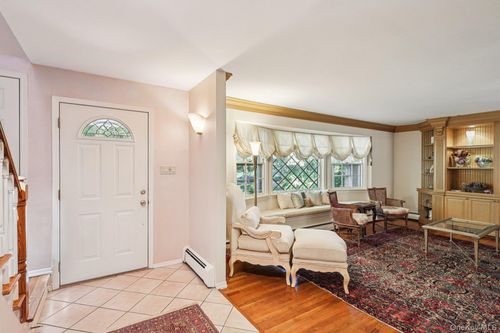 7 Maxwell Ct, Halesite, NY, 11743-1331 | Card Image