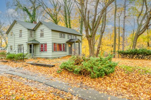 1298 Colfax Ave, Benton Harbor, MI, 49022-5910 | Card Image