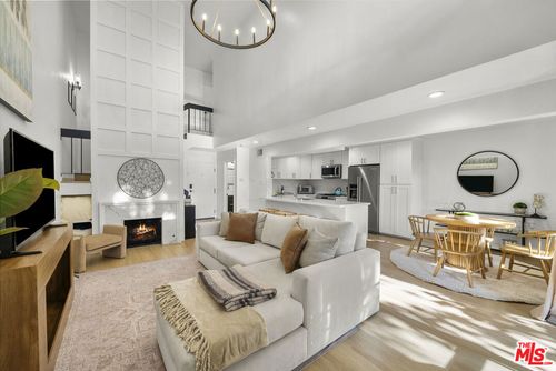 214-4425 Whitsett Ave, Studio City, CA, 91604-5900 | Card Image