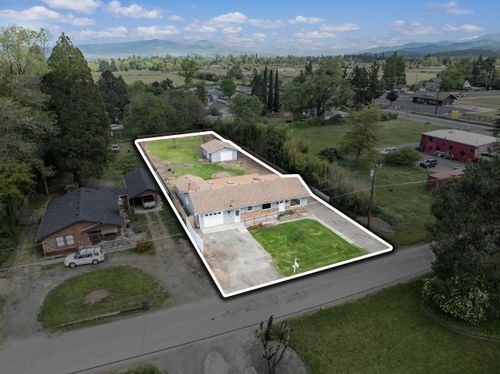 62 Winema Way, Medford, OR, 97501 | Card Image