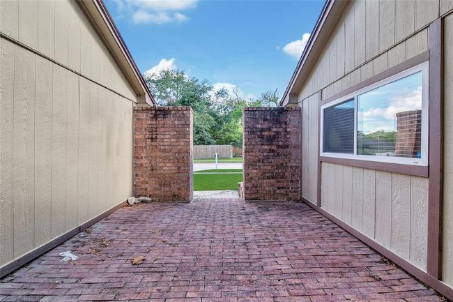 4706 Larksong Ln, House other with 3 bedrooms, 2 bathrooms and 2 parking in Spring TX | Image 5