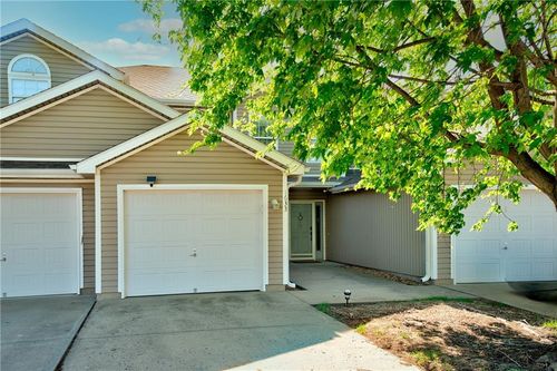 1633 Highland Dr, Lees Summit, MO, 64081-3525 | Card Image