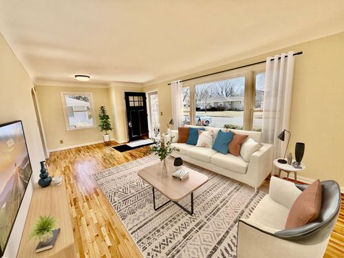 993 Roma Ave, Roseville, MN, 55113-6525 | Card Image