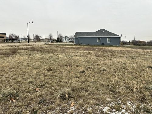 11 Pointe Blvd, Peru, IL, 61354-1035 | Card Image