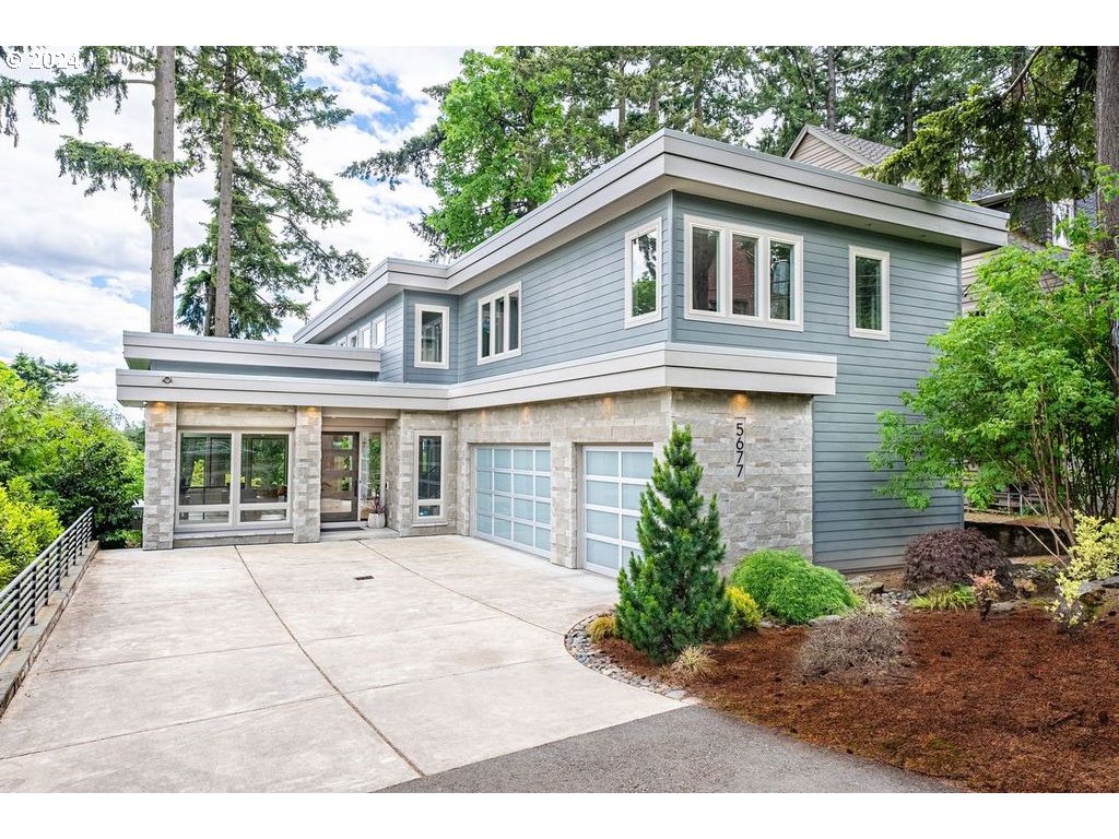 Menefee Dr, Portland, OR 97239