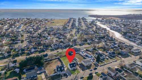 67 Orchard St, Lindenhurst, NY, 11757-5704 | Card Image