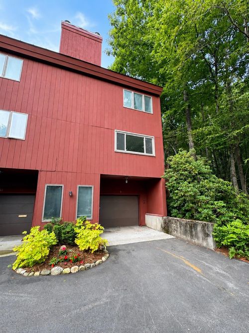 9 Evergreen Ln, Brattleboro, VT, 05301-4279 | Card Image