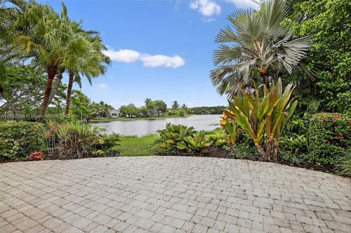 372 Cameron Dr, Weston, FL, 33326-3512 | Card Image