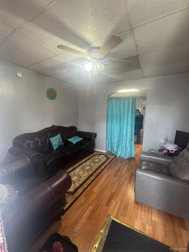 2340 Commor St, Home with 0 bedrooms, 2 bathrooms and null parking in Hamtramck MI | Image 20