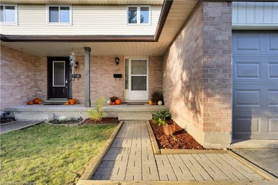 B - 647 Pinerow Cres, House other with 3 bedrooms, 1 bathrooms and 2 parking in Waterloo ON | Image 3