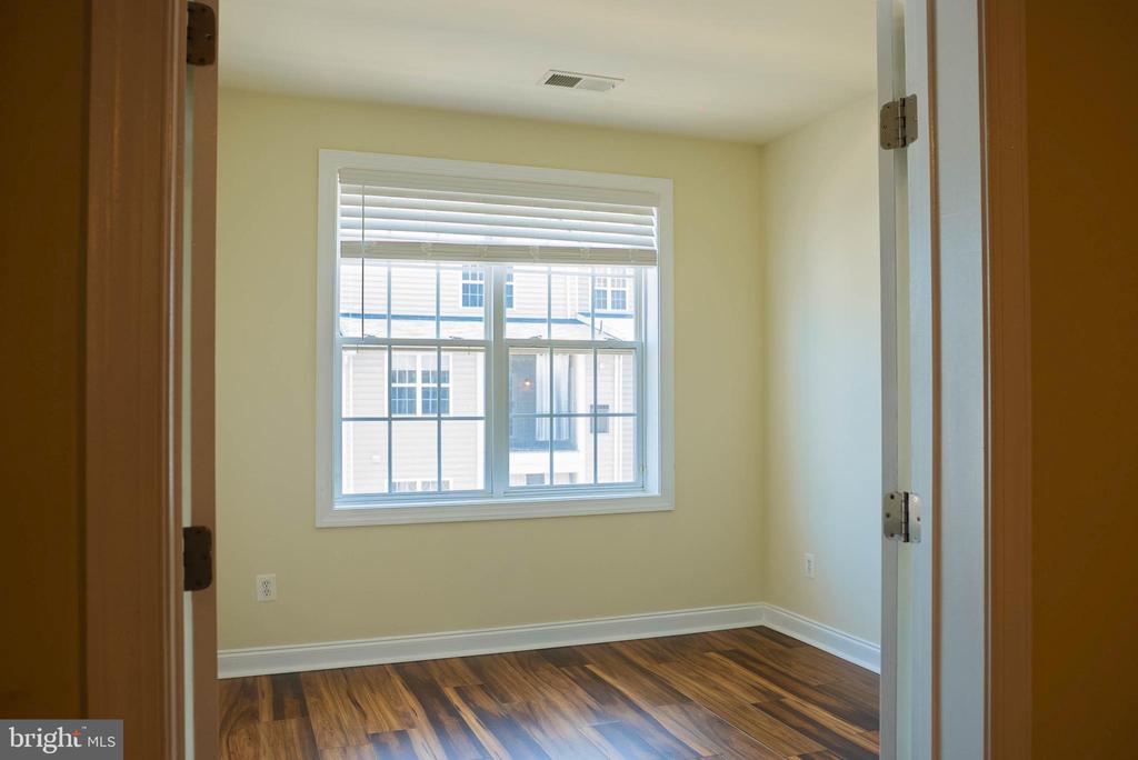 Residential Lease in WOODBRIDGE 3