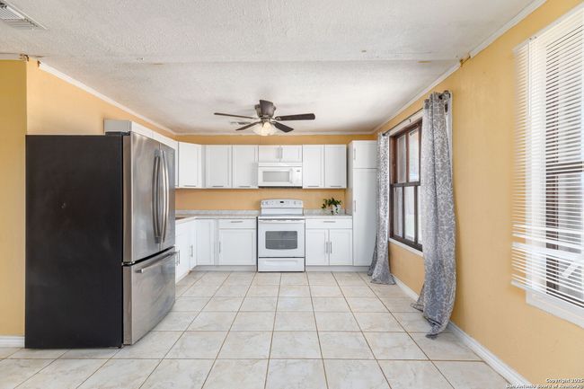 13934 N Interstate 35, House other with 3 bedrooms, 1 bathrooms and null parking in Moore TX | Image 5