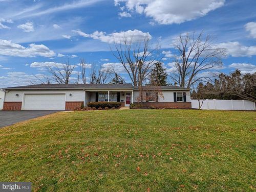 807 N Broad St, DOYLESTOWN, PA, 18901-3459 | Card Image