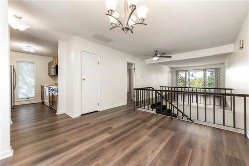 17 Britten Cir, Bella Vista, AR, 72715-8143 | Card Image