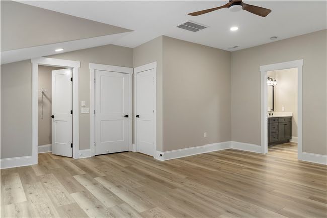 Upstairs bedroom 2. | Image 35