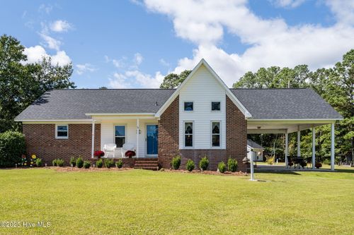 183 April Ln, Stella, NC, 28582-9662 | Card Image