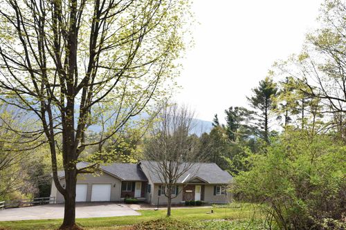 909 East St, New Haven, VT, 05472 | Card Image