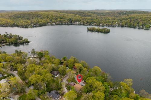 1052 Lakeside Dr E, Highland Lakes, NJ, 07422-2048 | Card Image