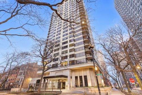 12a-1501 N State Pkwy, Chicago, IL, 60610-5738 | Card Image