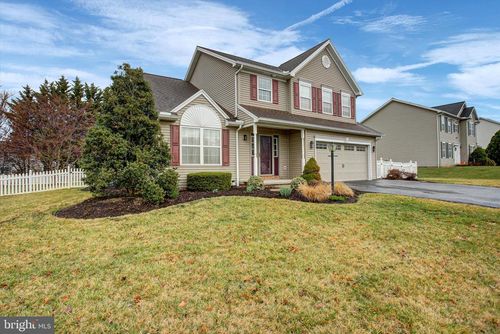 64-10673 Susquehanna Ave, Waynesboro, PA, 17268-8433 | Card Image