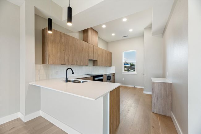 APT-403 - 4060 Spring Valley Rd, Townhouse with 3 bedrooms, 3 bathrooms and null parking in Farmers Branch TX | Image 7