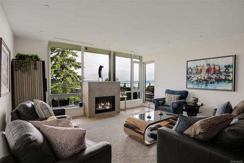 202-5388 Hill Rise Terr, Victoria, BC, V8Y3K3 | Card Image