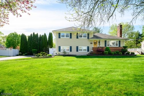 91 Armstrong Dr, Clark, NJ, 07066-2212 | Card Image