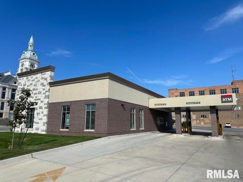 102 S Center St, Marshalltown, IA, 50158-2820 | Card Image