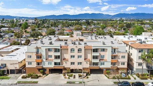 301-13951 Sherman Way, Van Nuys, CA, 91405 | Card Image