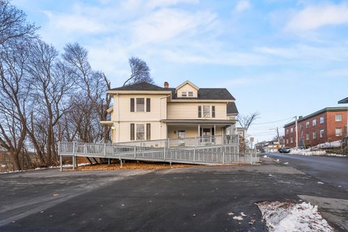 44 Center Street, Bangor, ME, 04401 | Card Image