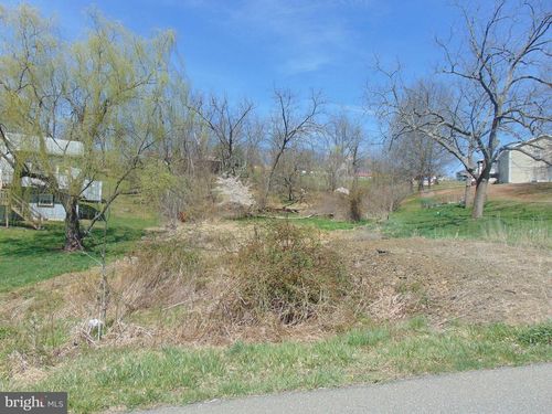 1126 Wynonah Dr, AUBURN, PA, 17922-9206 | Card Image