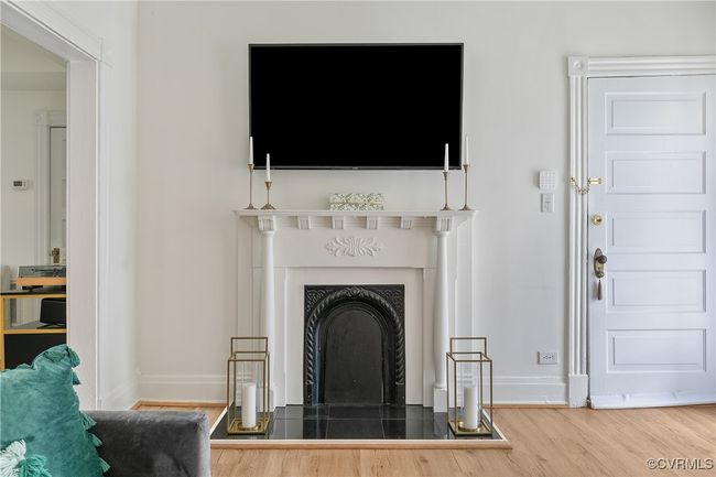 Interior details | Image 10