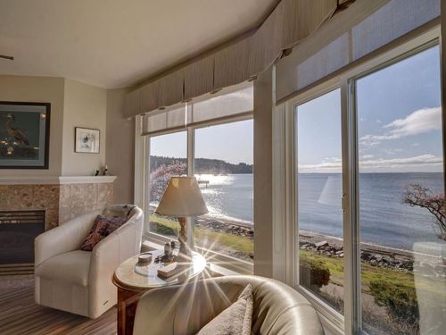 205-5470 Inlet Ave, Sechelt, BC, V7Z0H4 | Card Image