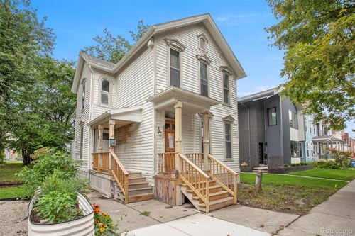 2215 Wabash St, Detroit, MI, 48216-1516 | Card Image