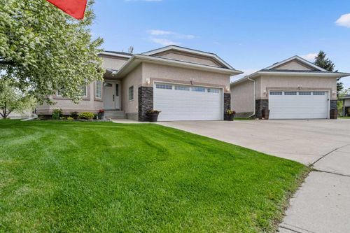 310 Riverside Gdns Nw, High River, AB, T1V1Y9 | Card Image