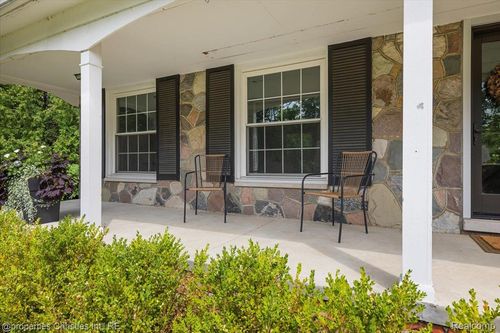 2843 Comfort St, West Bloomfield, MI, 48323-3712 | Card Image