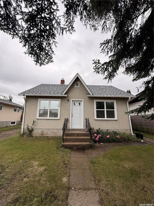 982 12th Street W, Prince Albert, SK, S6V3C7 | Card Image