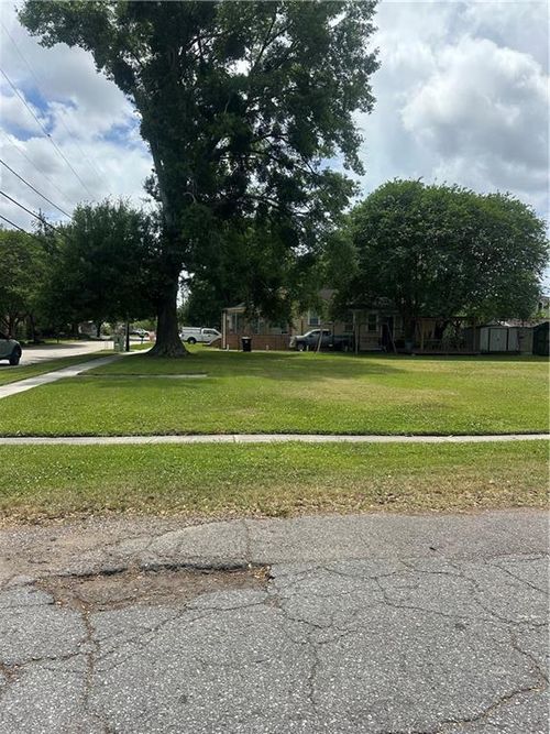 626 Lebeau Street, Arabi, LA, 70032 | Card Image