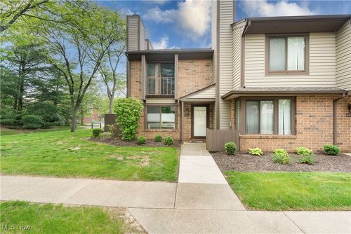 4533 Saint James Cir Nw, Canton, OH, 44708-8902 | Card Image